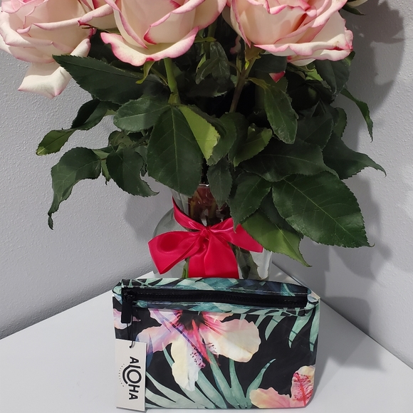 Aloha Collection Bag NWT - Picture 2 of 7